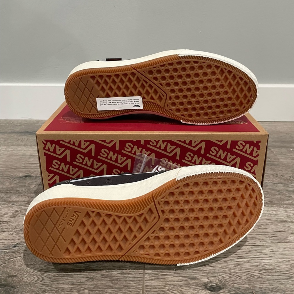 Gilbert Crockett Vans - Picture 4 of 8